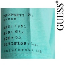 GUESS - T SHIRT COL V EFFET DEVALE VERT