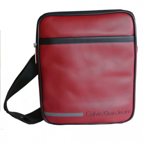 CKJ – BESACE VINYLE BORDEAU BODY BAG – CDS010-PBO0010-568 CKJ – BESACE VINYLE BORDEAU BODY BAG – CDS010-PBO0010-568