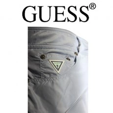 GUESS – SHORT DE BAIN EFFET JEANS COURT BLEU CIEL