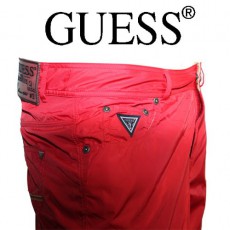 GUESS – SHORT DE BAIN EFFET JEANS LONG ROUGE